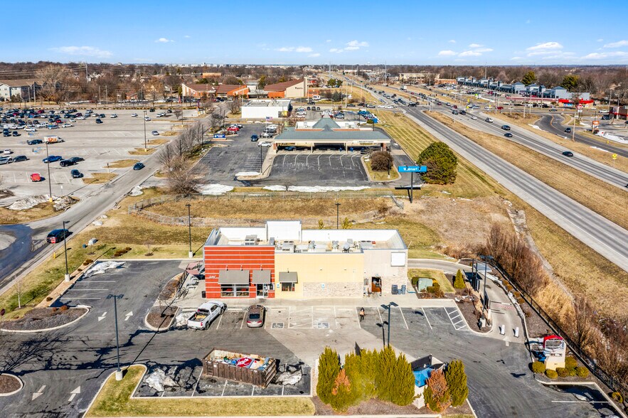 More Photos Of 951 NE Sam Walton Ln, Lee's Summit General Retail For Sale