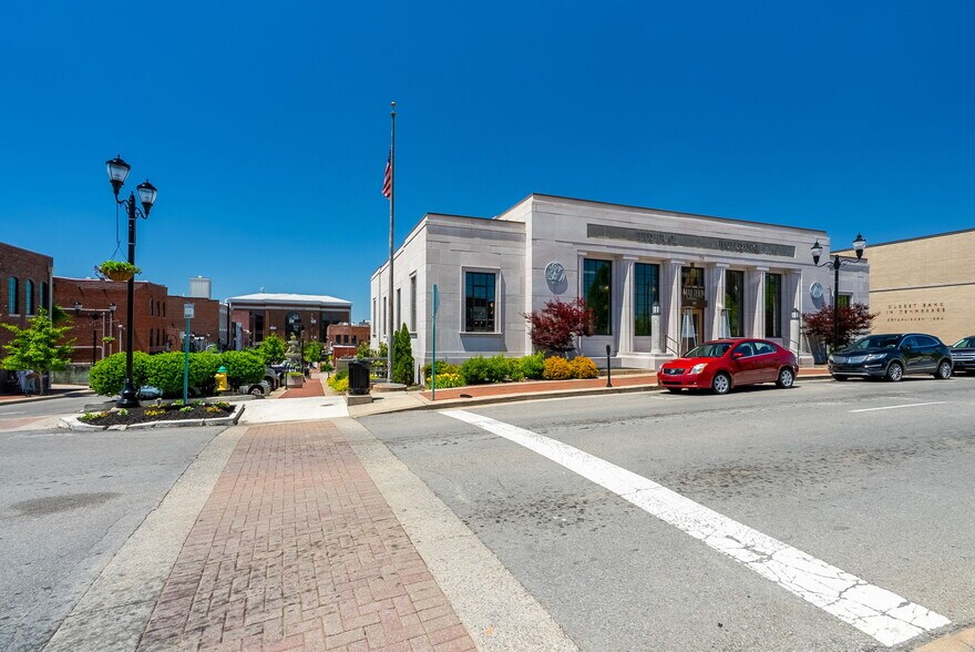 More Photos Of 131 Strawberry Aly, Clarksville General Retail For Lease