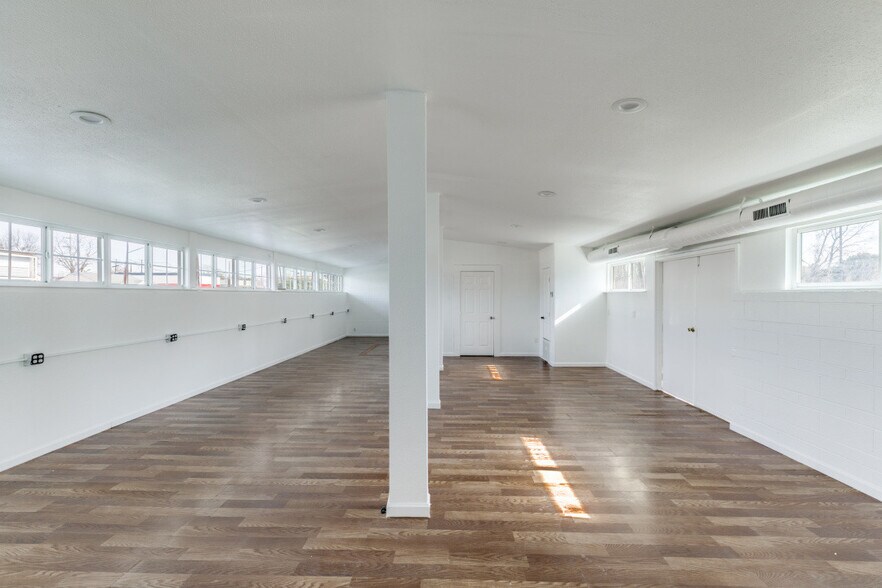 More Photos Of 1414 Forest Ln, Garland Office For Lease