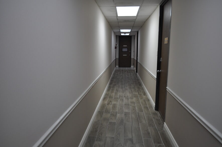 More Photos Of 17150 Butte Creek Rd, Houston Office Residential For Lease