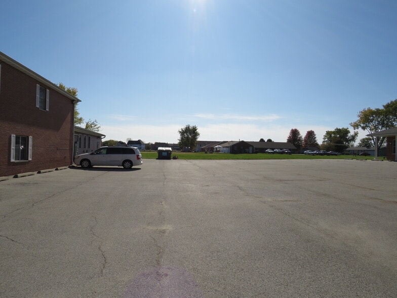 More Photos Of 2585 E Division St, Diamond Storefront Retail Office For Sale