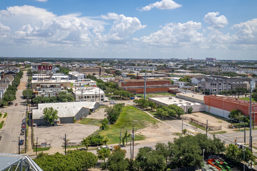 More Photos Of 815 Emancipation Ave, Houston Industrial For Sale