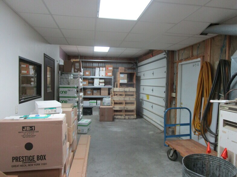More Photos Of 2006 E Schulman Ave, Garden City General Retail For Lease