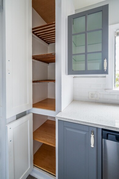 More Photos Of 1620 California Ave, Santa Monica Apartments For Sale