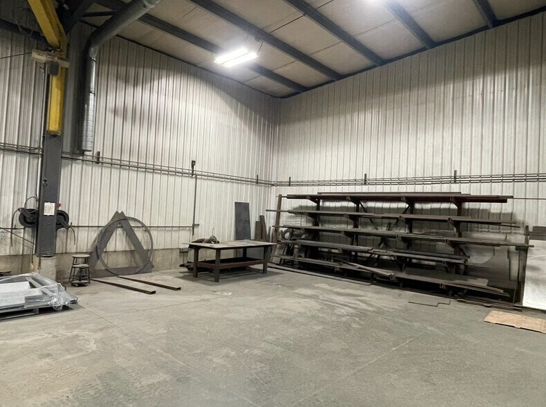 More Photos Of 523 Business Parkway rd, Falls City Manufacturing For Sale