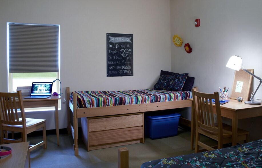 More Photos Of 820 Elm St, Godfrey Apartments For Sale
