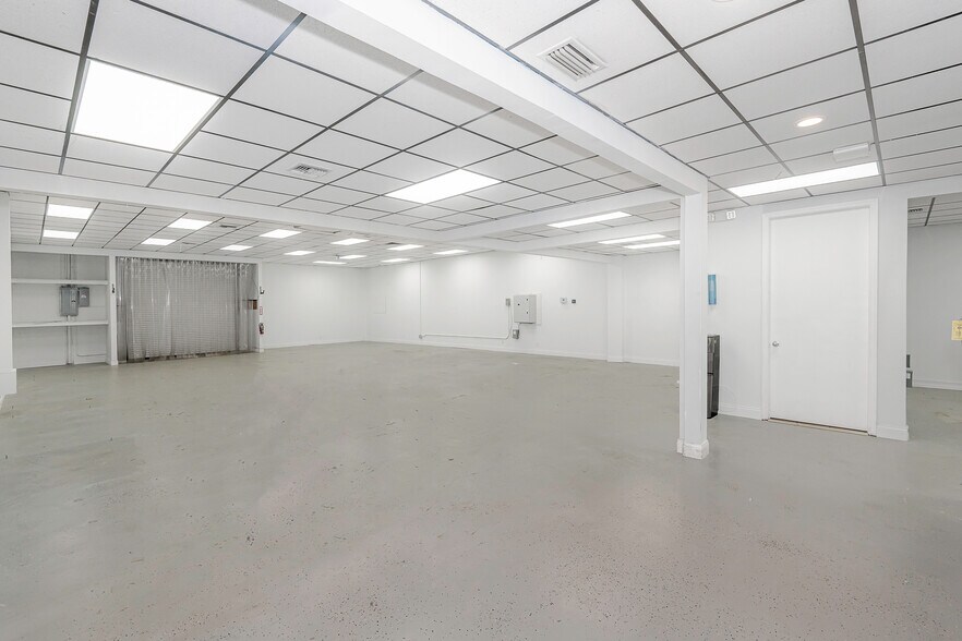 More Photos Of 3650 Coral Ridge Dr, Coral Springs Light Manufacturing For Sale