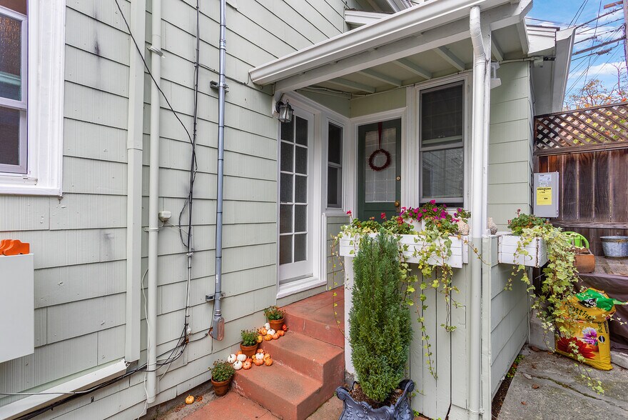 More Photos Of 123-133 Echo Ave, Oakland Apartments For Sale