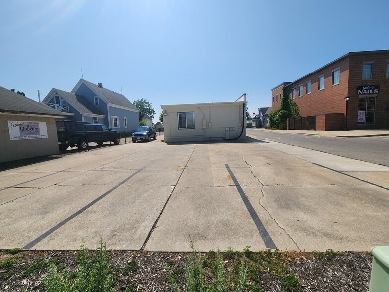 More Photos Of 1220 12th Ave, Grafton Storefront Retail Office For Sale