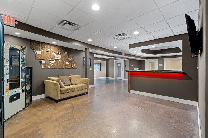 More Photos Of 2908 Epperly Dr, Del City Loft Creative Space For Sale