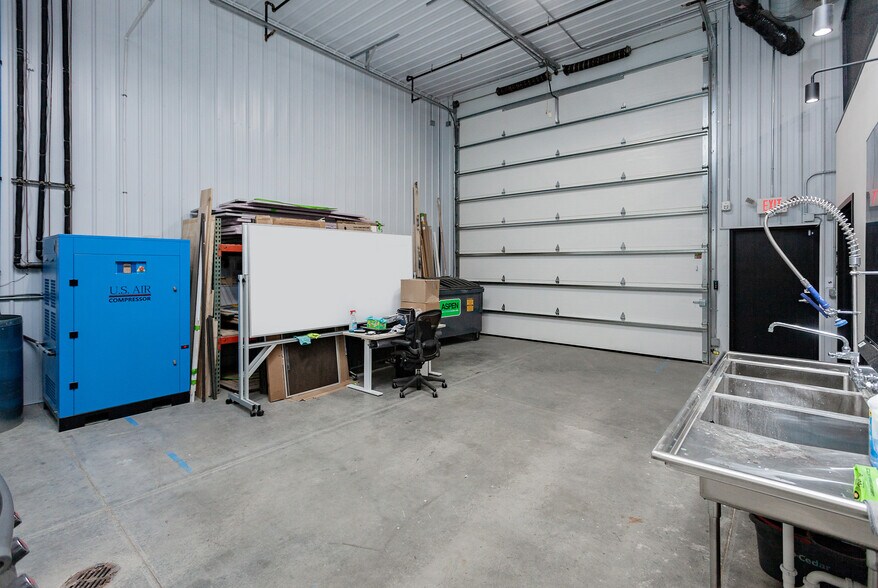 More Photos Of 7640 SW 22nd St, Des Moines Industrial For Sale