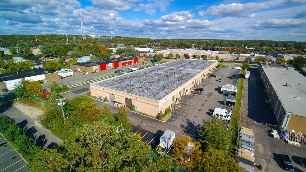 More Photos Of 200 Blydenburgh Rd, Islandia Warehouse For Lease