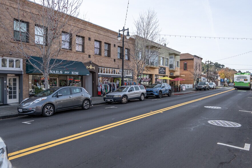 More Photos Of 1566-1574 4th St, San Rafael Storefront Retail Office For Sale