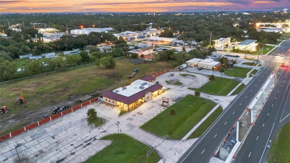 More Photos Of 1552 W King St, Cocoa Restaurant For Sale