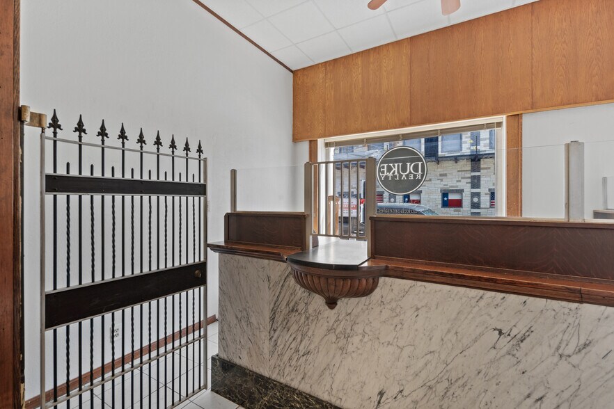 More Photos Of 200 E Central Ave, Belton Office Residential For Sale