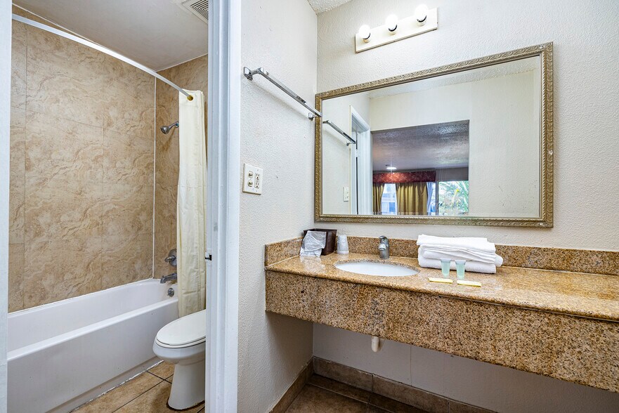 More Photos Of 11736 US Highway 19, Port Richey Hotel For Sale