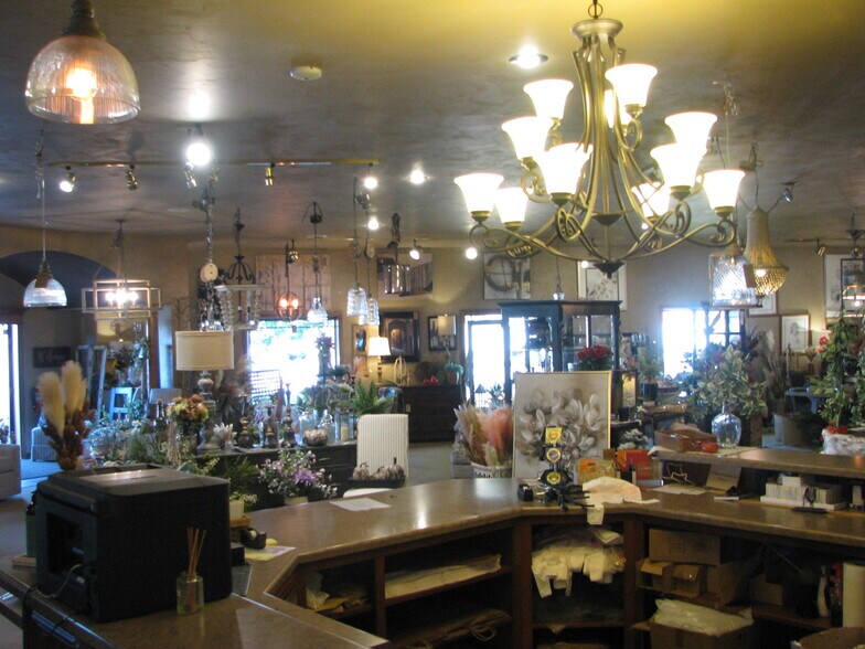 More Photos Of 2071 Central Dr, Green Bay General Retail For Lease