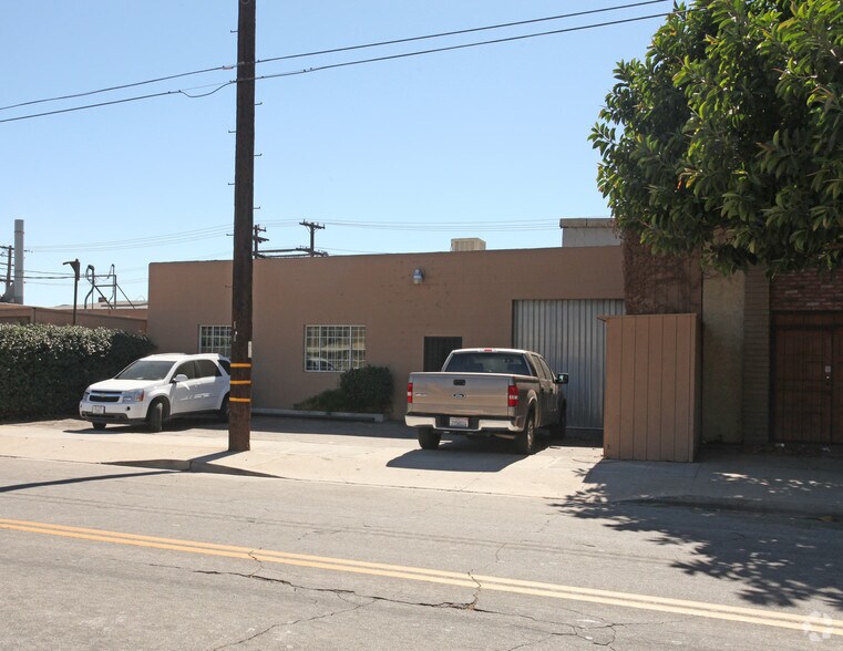 More Photos Of 1849 N Victory Pl, Burbank Warehouse For Lease