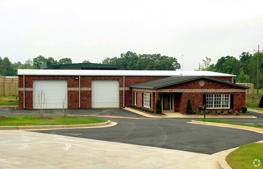 Primary Photo Of 820 Brogdon Rd, Suwanee Warehouse For Sale
