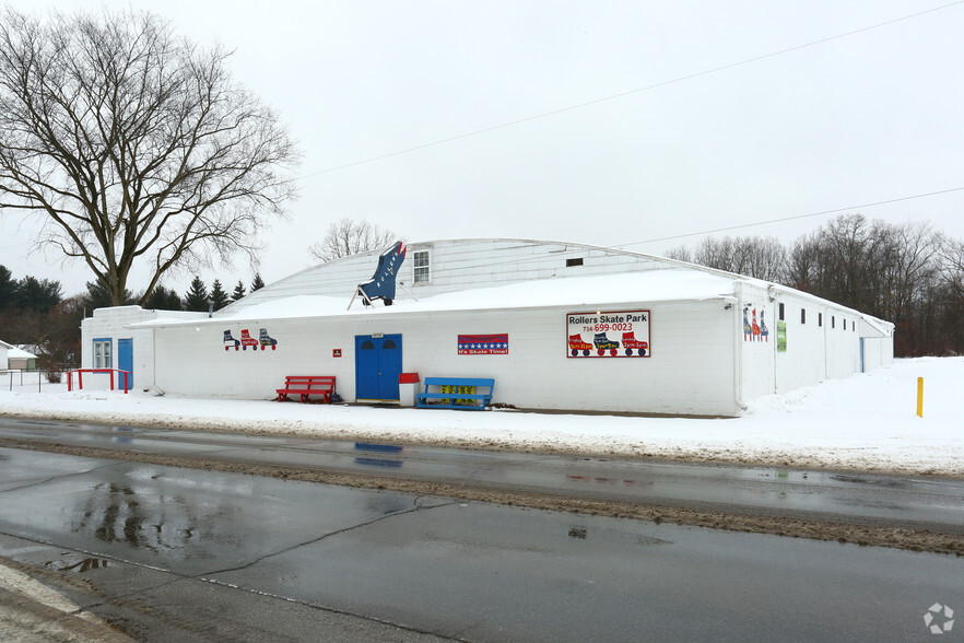 Primary Photo Of 19750 Sumpter Rd, Belleville Freestanding For Sale