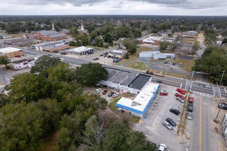 More Photos Of 2401 W Cervantes St, Pensacola General Retail For Sale