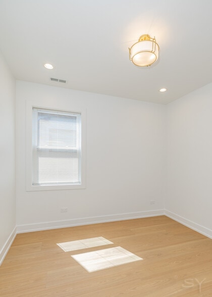 More Photos Of 6044 Eberhart ave, Chicago Apartments For Sale