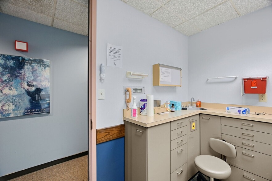 More Photos Of 11709 Old Ballas Rd, Saint Louis Medical For Sale