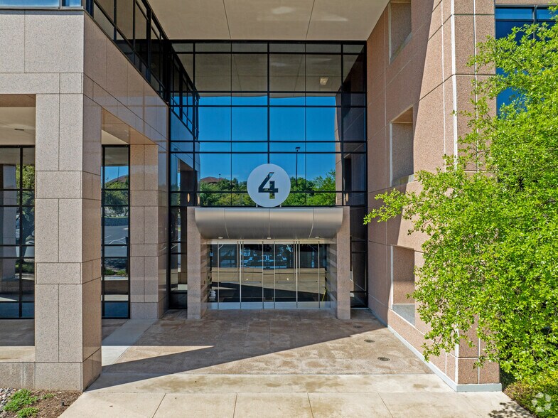 More Photos Of 6500 River Place Blvd, Austin Unknown For Lease