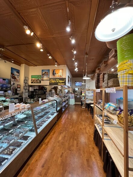 More Photos Of 342 New York Ave, Huntington Storefront For Lease