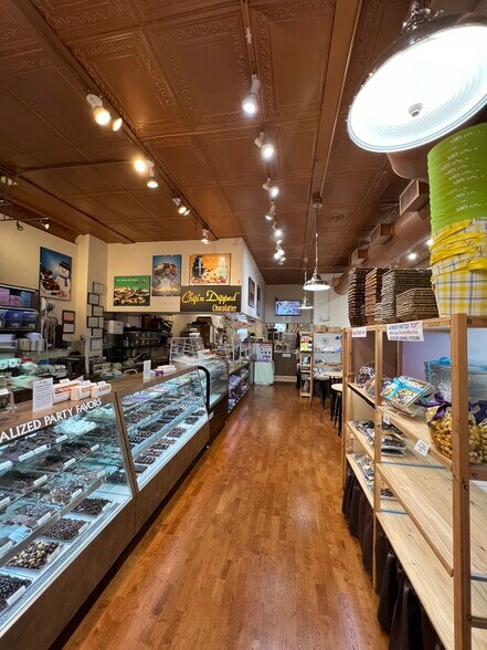 More Photos Of 344 New York Ave, Huntington Storefront For Lease