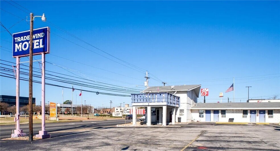 More Photos Of 520 S Jackson St, Jacksonville Hotel For Sale