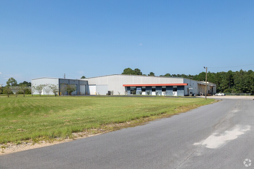 More Photos Of 1854 E I65 Service Rd N, Mobile Warehouse For Sale