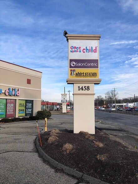 More Photos Of 1458 Riverdale St, West Springfield Unknown For Lease