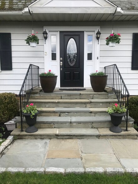 More Photos Of 3 Field Rd, Cos Cob Specialty For Sale