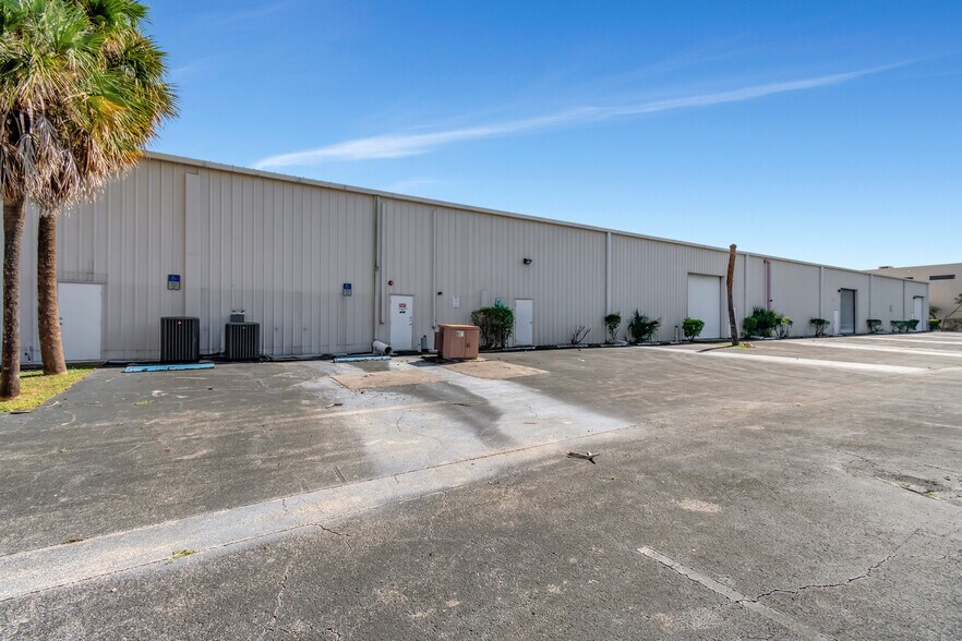 More Photos Of 198 Lock Rd, Deerfield Beach Warehouse For Lease