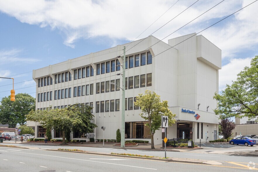 More Photos Of 300 Merrick Rd, Lynbrook Medical For Lease