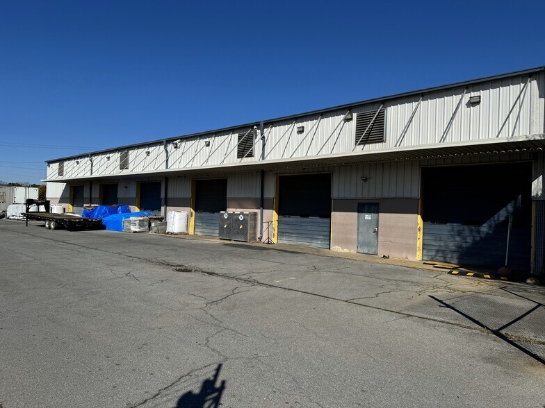 More Photos Of 100 Rus Dr, Calhoun Warehouse For Lease