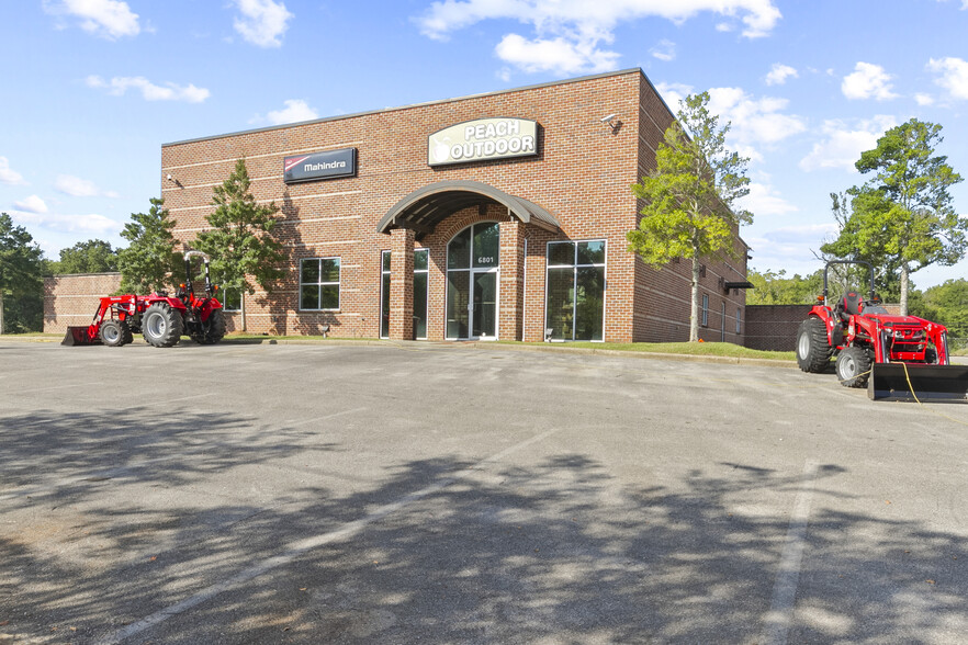 Primary Photo Of 6801 Highway 82, Tuscaloosa Showroom For Sale