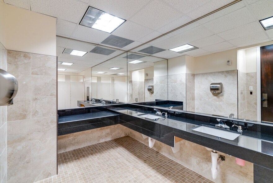 More Photos Of 615 W Civic Center Dr, Santa Ana Office For Lease