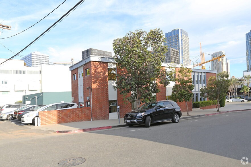 More Photos Of 10231 Santa Monica Blvd, Los Angeles Medical For Sale