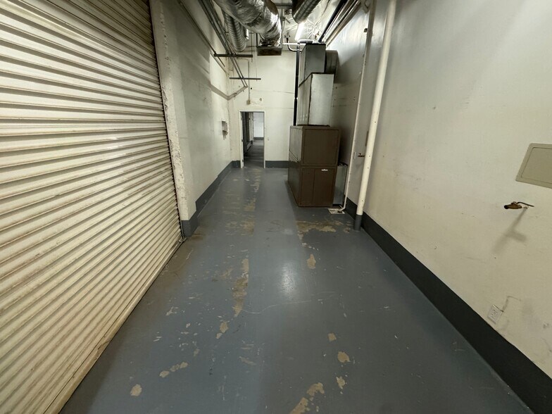 More Photos Of 3535 N Anza Rd, Palm Springs Warehouse For Lease