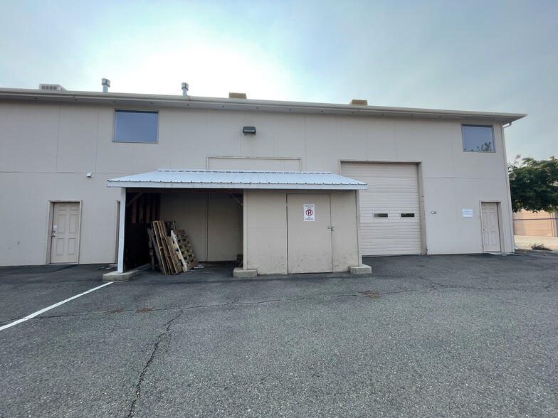 More Photos Of 560 S Commercial Dr, Grand Junction Light Distribution For Lease