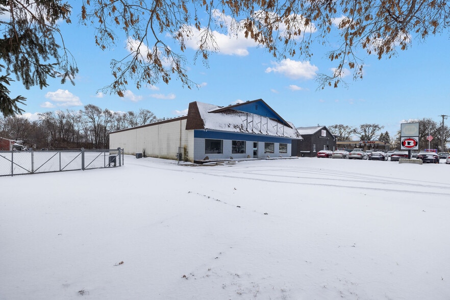 More Photos Of 21034 Chippendale Ave W, Farmington Industrial For Lease