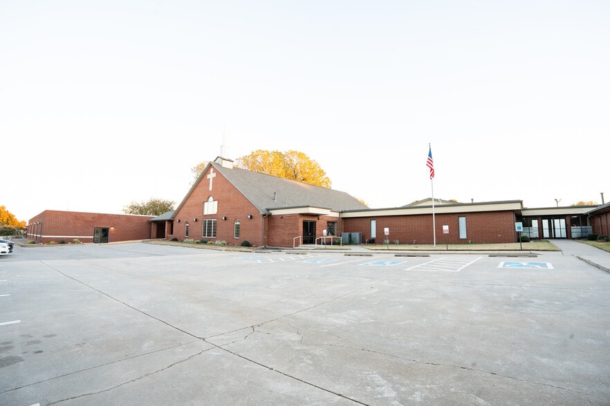 More Photos Of 11744 W Reno Ave, Yukon Religious Facility For Sale