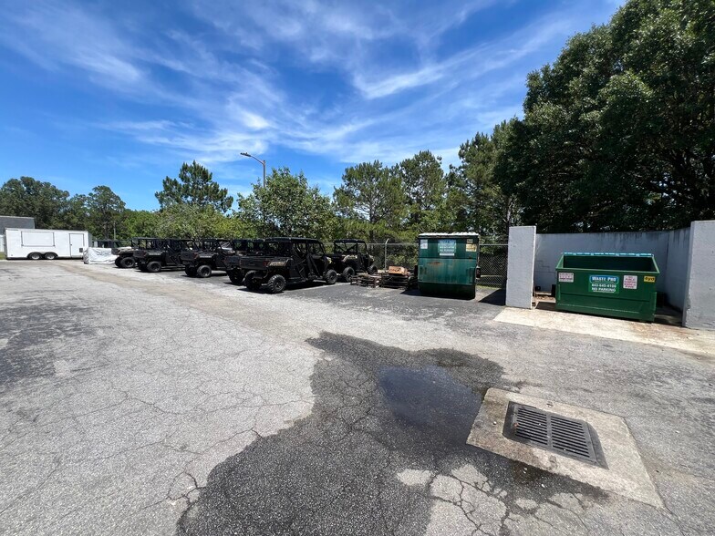 More Photos Of 6 Gateway Blvd W, Savannah Auto Dealership For Lease