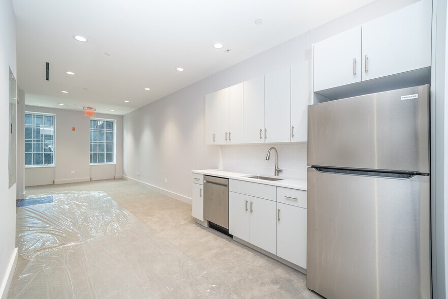 More Photos Of 31 W 54th St, New York Storefront Retail Office For Sale