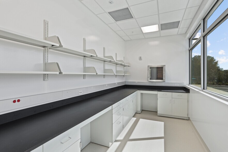 More Photos Of 14193 NW 129th Way, Alachua Research And Development For Lease