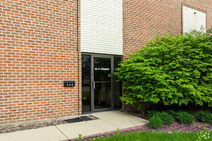 More Photos Of 501-515 S Vermont St, Palatine Warehouse For Lease