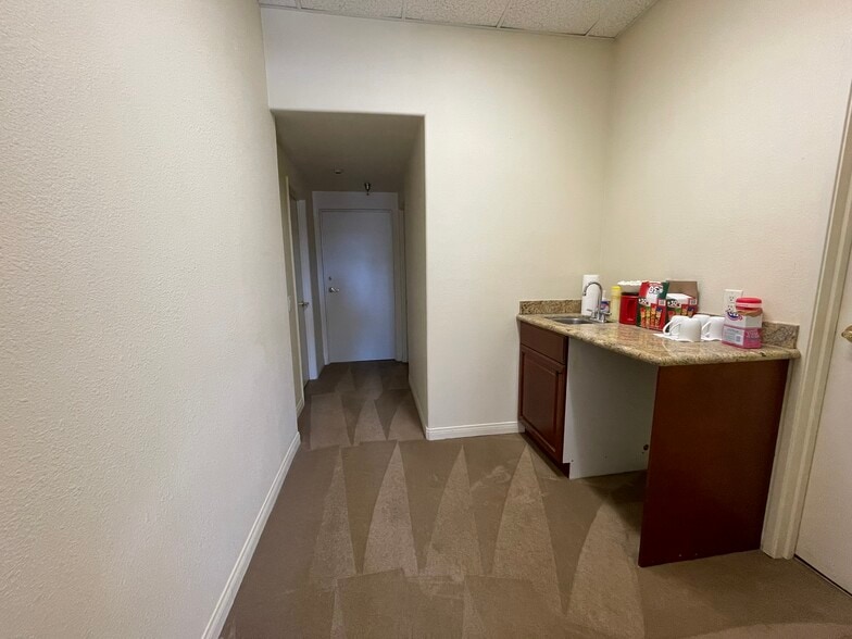 More Photos Of 77570 Springfield Ln, Palm Desert Warehouse For Lease