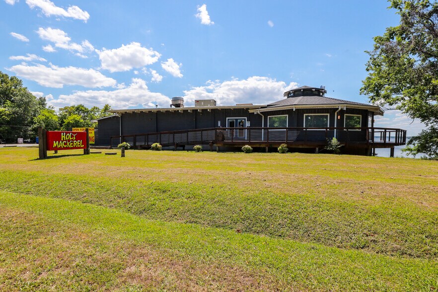 More Photos Of 700 Jordan Point Rd, Hopewell Restaurant For Sale